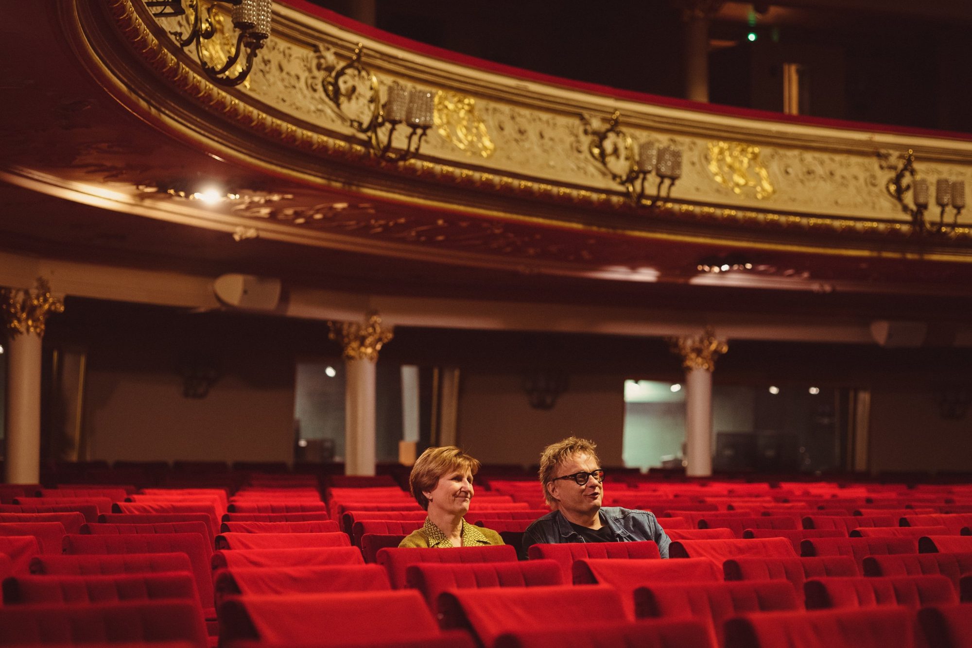 Minna Lindgren and Iiro Rantala in the auditorium of Komische Oper Berlin, 2021